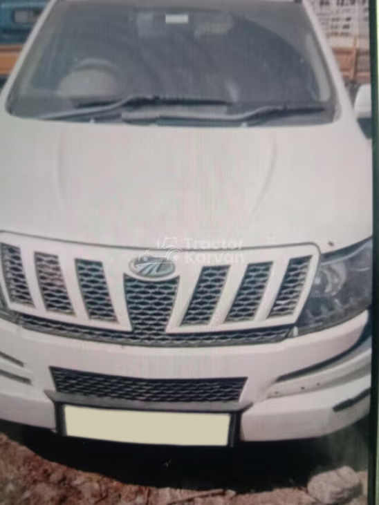 Mahindra 
                                                                XUV500 W8 Tractor