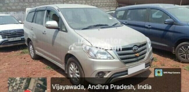 Toyota Innova 2.5 E Tractor