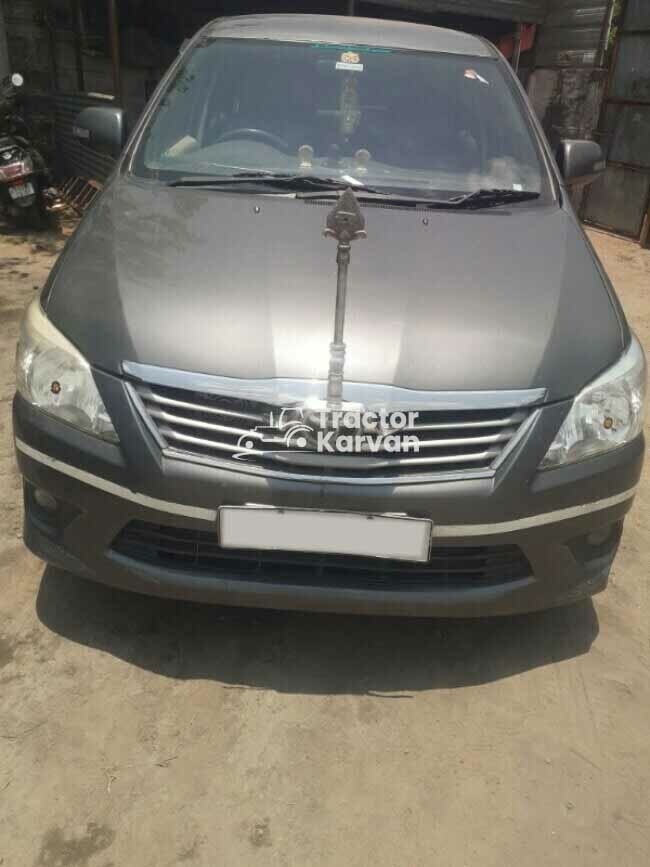 Toyota Innova 2.5 E Tractor