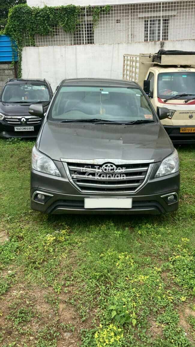 Toyota Innova 2.5 G Tractor