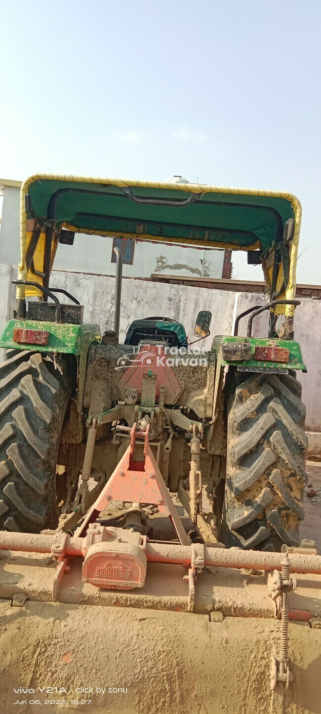 John Deere 5305 Trem III Tractor