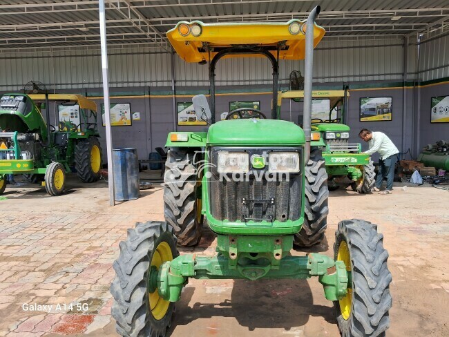 John Deere 5105 4WD Tractor