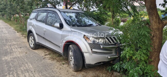 Mahindra 
                                                                XUV500 W8 Tractor