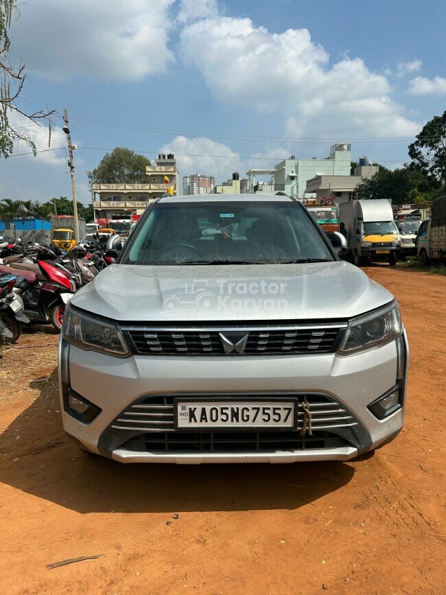 Mahindra XUV300 W8 Tractor