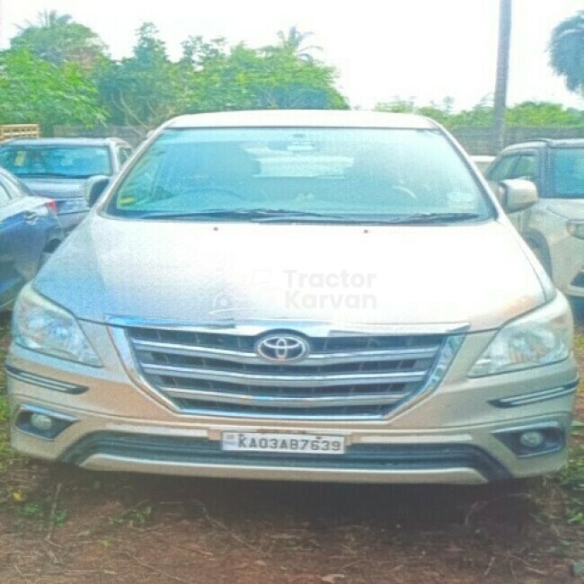 Toyota Innova 2.5 E Tractor