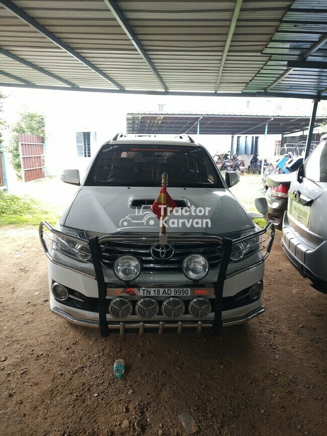 Toyota Fortuner 4X2 AT ट्रैक्टर