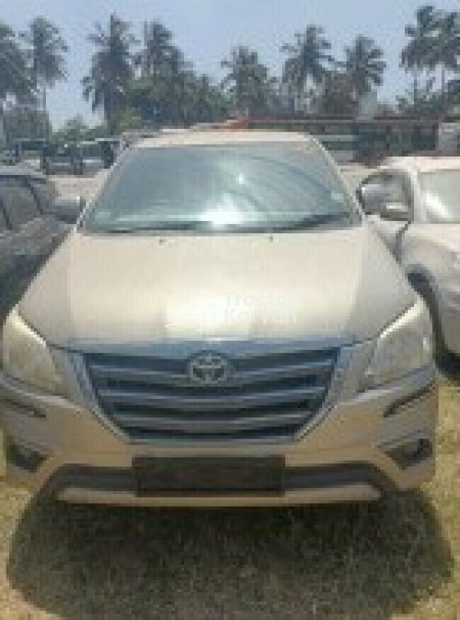 Toyota Innova 2.5 E Tractor