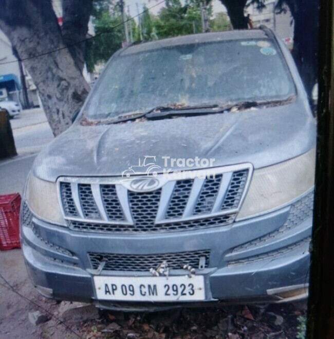 महिंद्रा एक्सयूवी500 डब्ल्यू8 एडब्ल्यूडी ट्रैक्टर