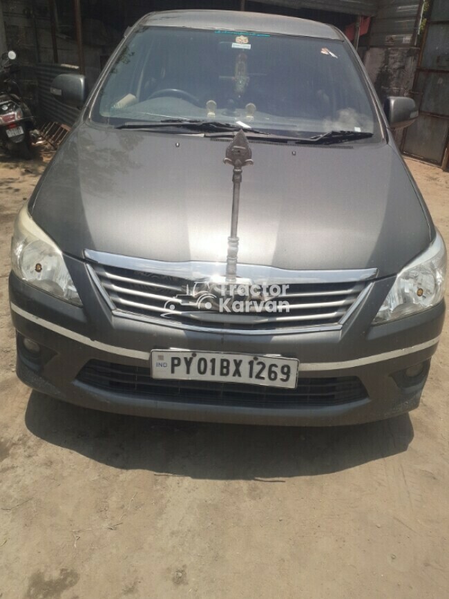 Toyota Innova 2.5 E Tractor