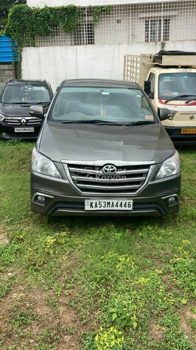 Toyota Innova 2.5 G Tractor