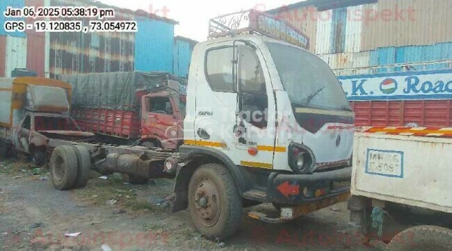 Ashok Leyland Guru 1111 Tractor