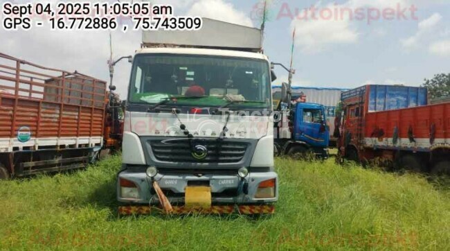 BharatBenz R 3123 Tractor